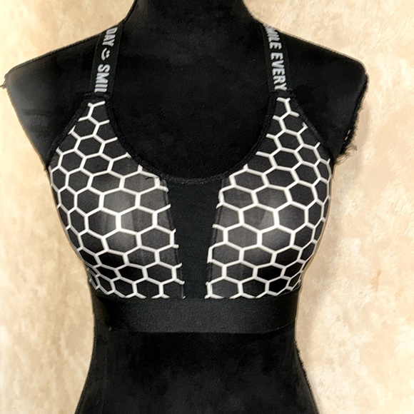 Super Comfortable Cross-Back Sports Bra - Max Support Workout Top - Picture 5 of 15